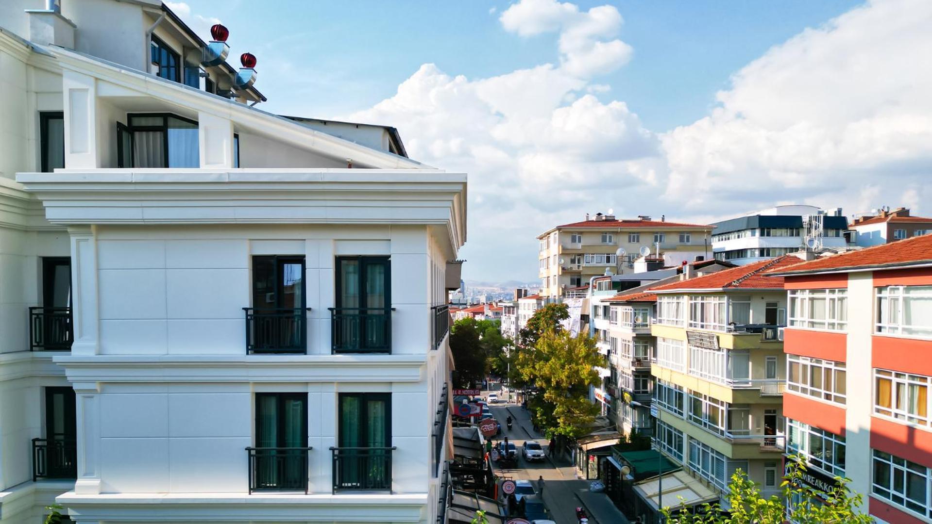 Отель Sky Hill 4*