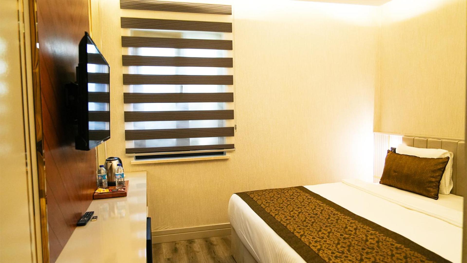 Отель Sky Hill 4*